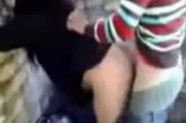 Cewek Liar Cantik Pasrah Digenjot Di Kasur poster