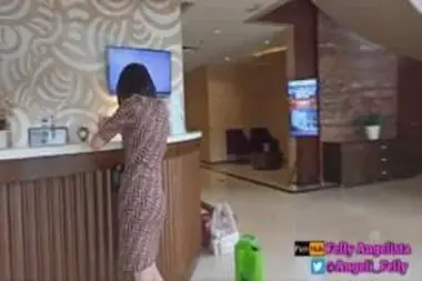 Kenikmatan Luar Biasa Cek In Dengan Pramugari Cantik poster