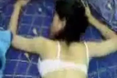 Tante Aisya Doggie Di Kasur Biru poster